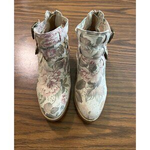 Kohl’s MDWallflower Multi floral ankle boots size 5.5M